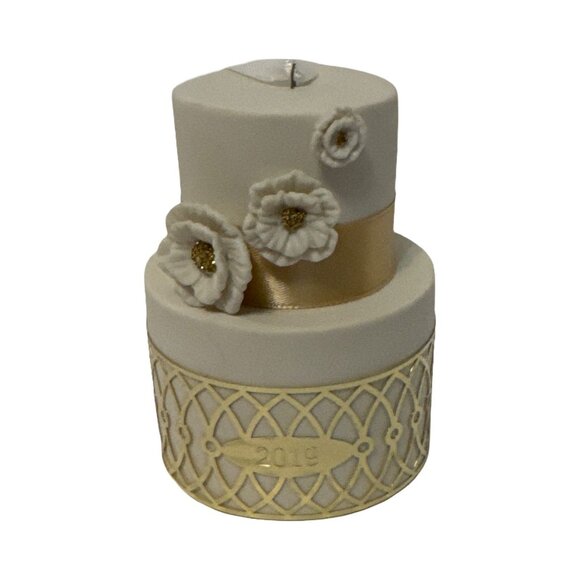 Hallmark Keepsake 2019 "I Do" Ornament Decoration Wedding Cake Design - Picture 3 of 6